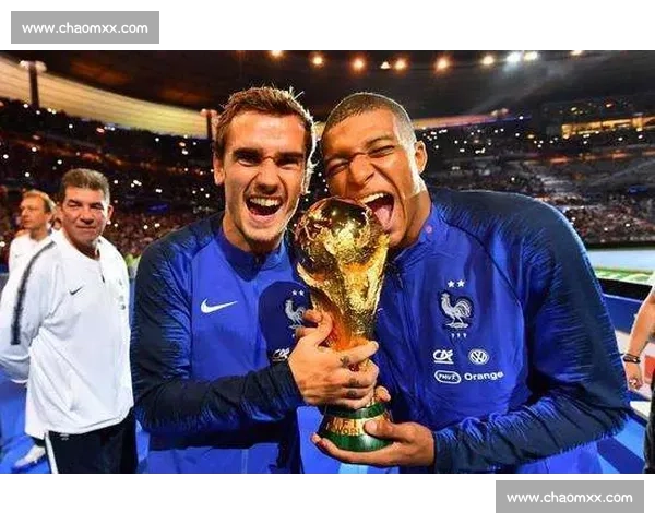 英超赛场风云再起豪门对决引爆激情荣耀巅峰时刻全城瞩目热血争锋 - 副本 (2) - 副本